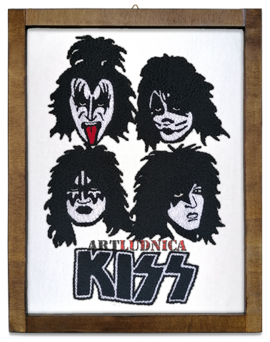 „KISS“ - пано-картина от прежда – Ръчна изработка